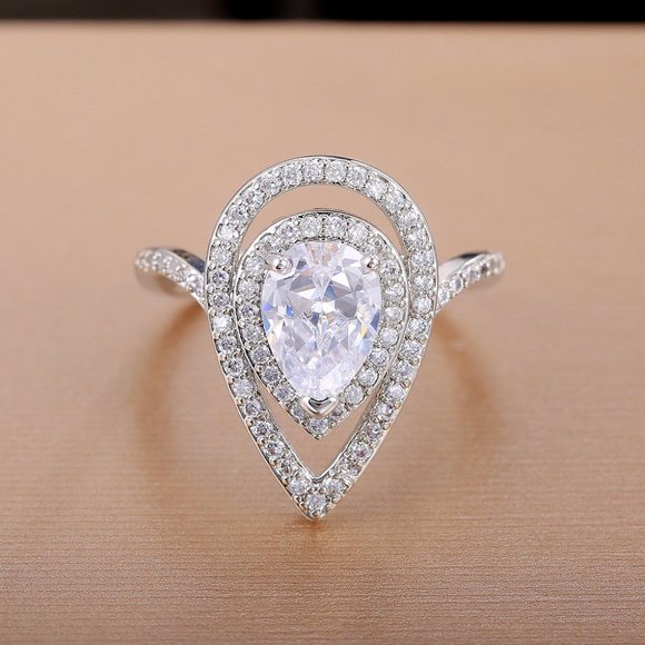 Elegant Silver Teardrop Ring - Picture 6 of 9